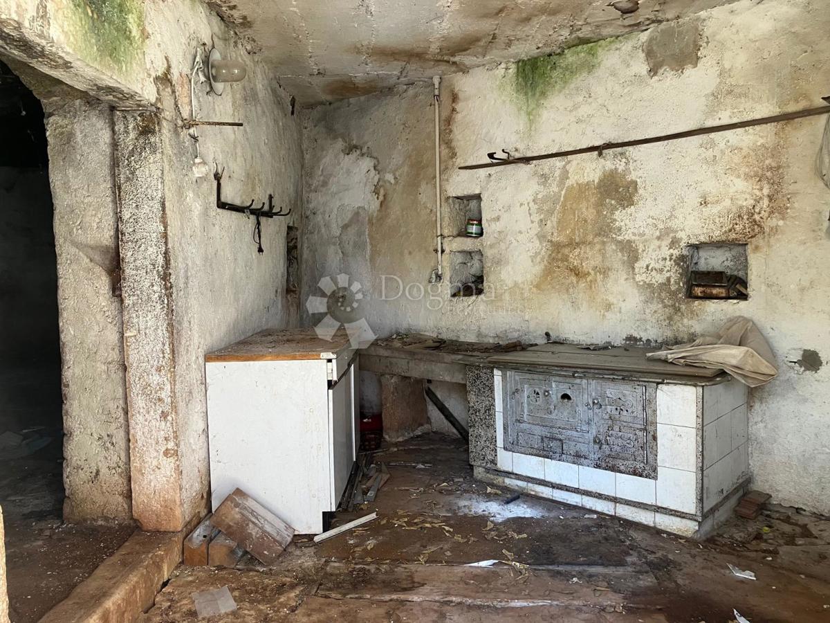 Casa in pietra da ristrutturare a Pilati