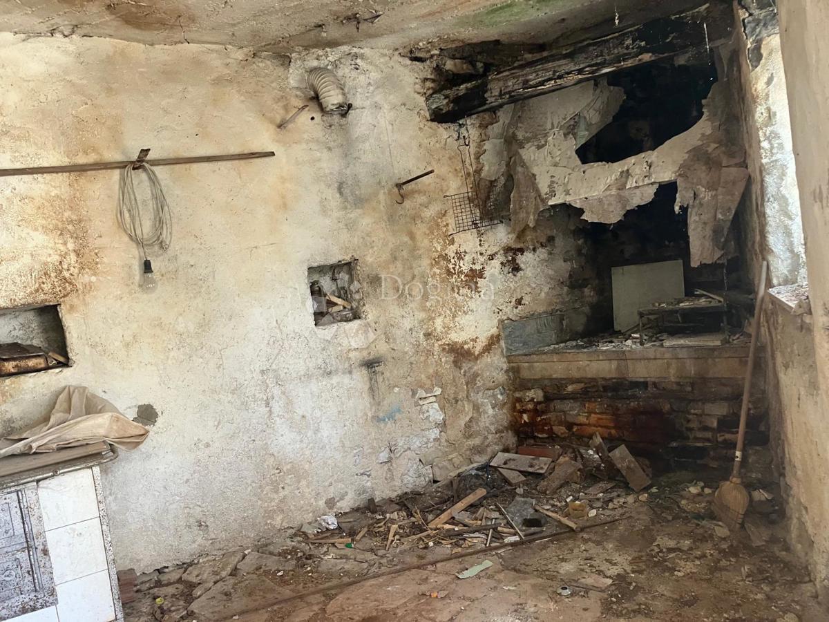 Casa in pietra da ristrutturare a Pilati