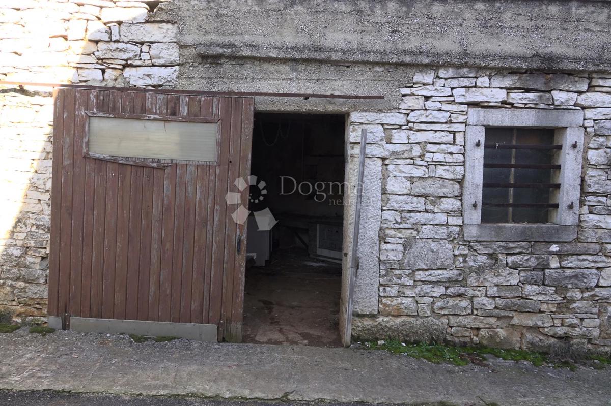 Casa in pietra da ristrutturare a Pilati