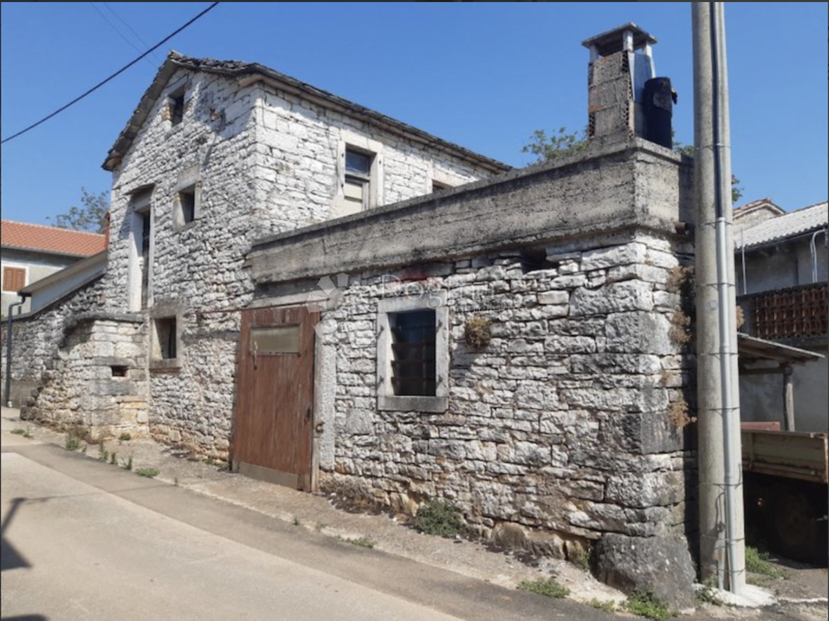 Casa in pietra da ristrutturare a Pilati