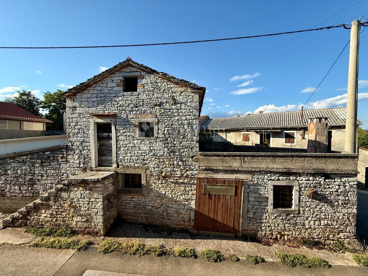 Casa in pietra da ristrutturare a Pilati