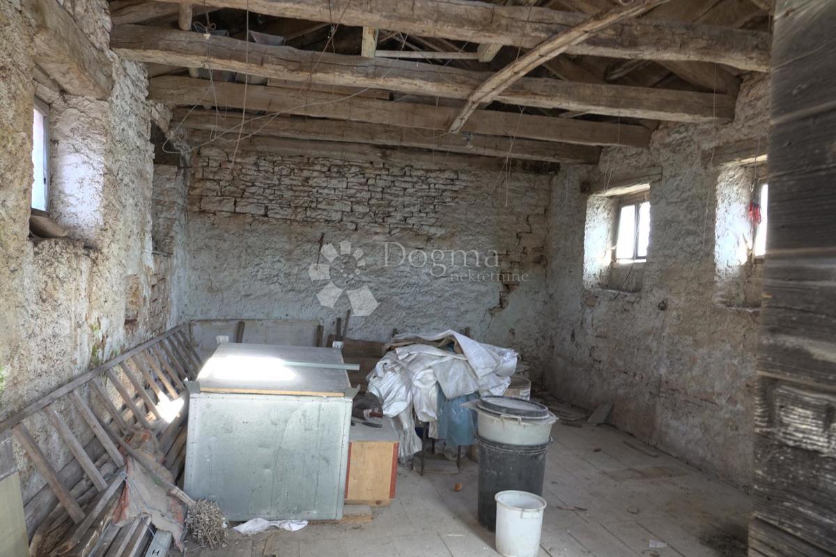 Casa in pietra da ristrutturare a Pilati