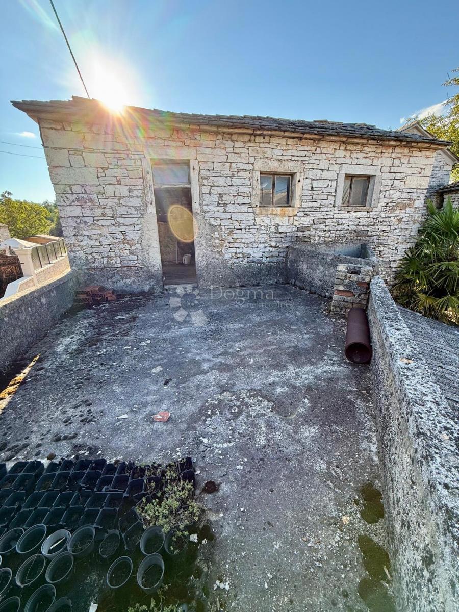 Casa in pietra da ristrutturare a Pilati