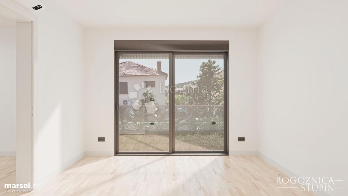 ROGOZNICA - NUOVO EDIFICIO MODERNO 2ª FILA DAL MARE