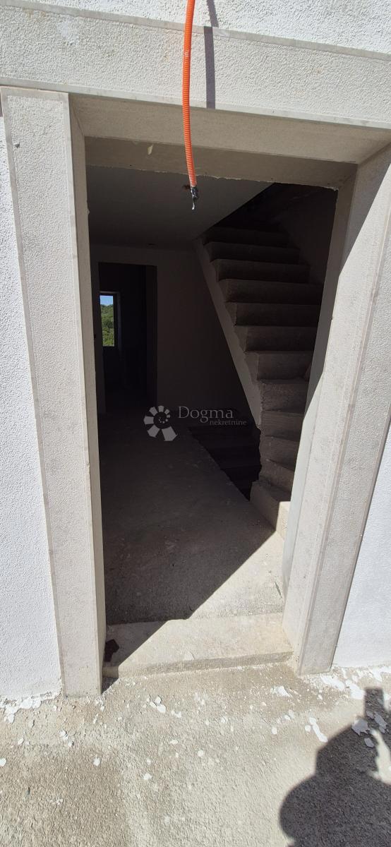 Casa in pietra ristrutturata vicino a Momiano