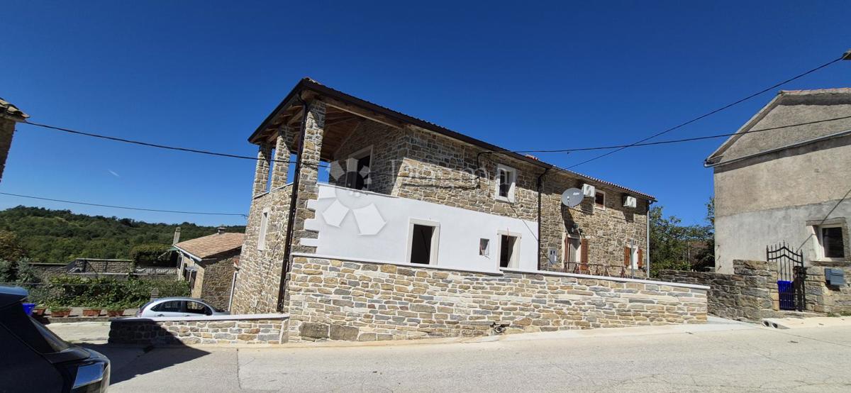 Casa in pietra ristrutturata vicino a Momiano