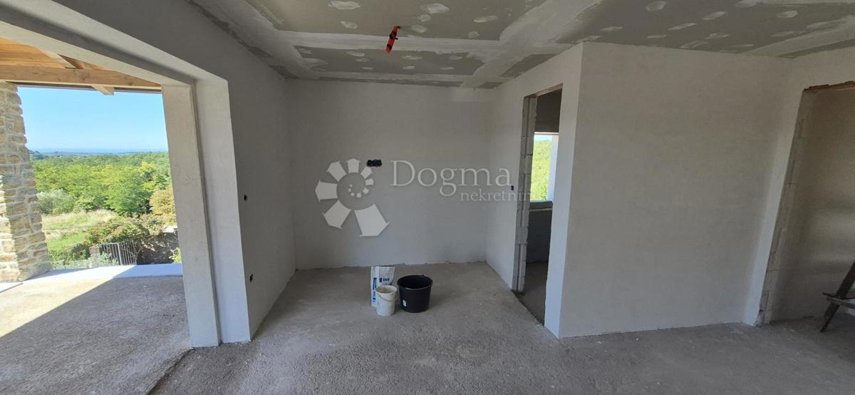 Casa in pietra ristrutturata vicino a Momiano