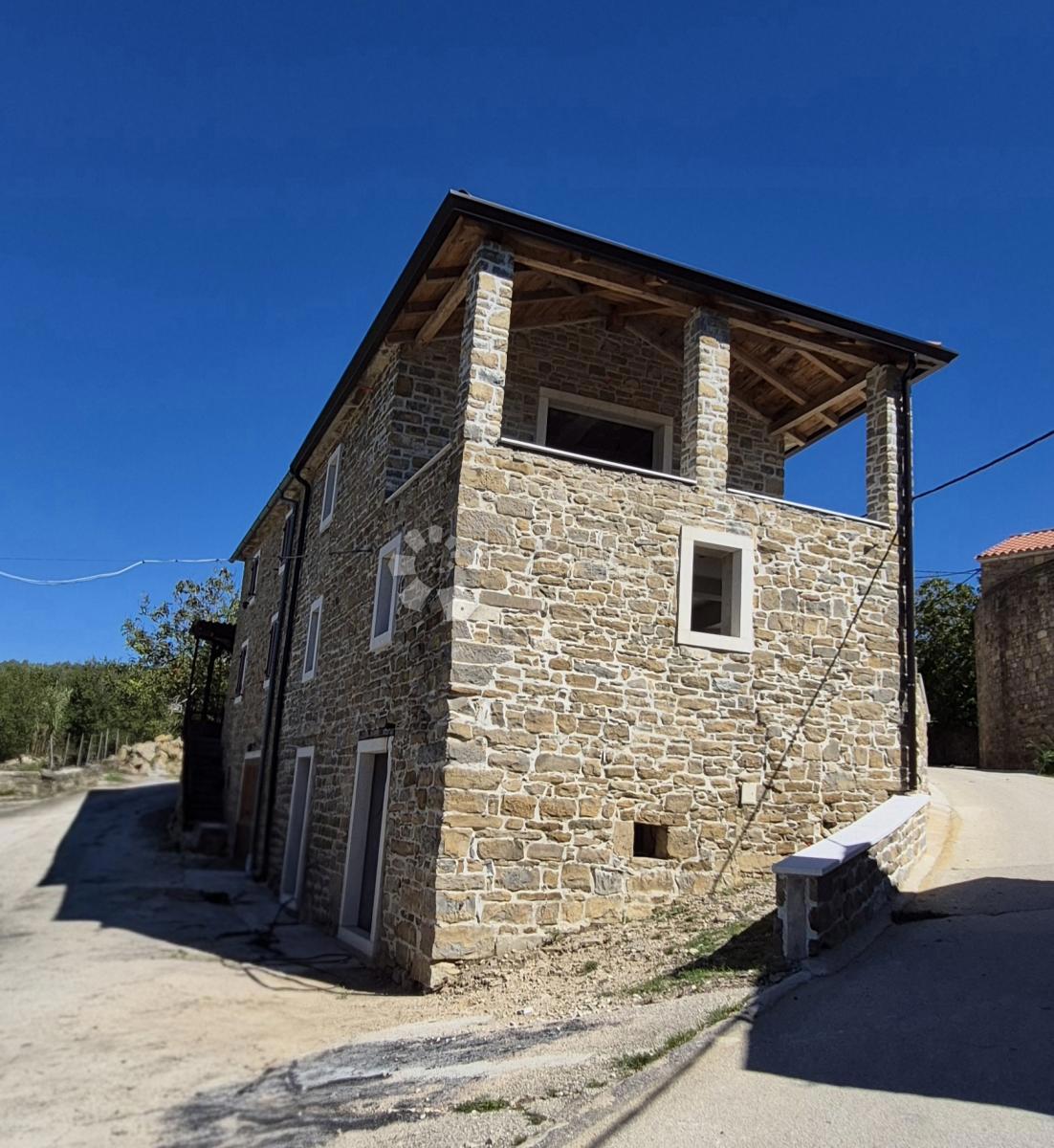 Casa in pietra ristrutturata vicino a Momiano
