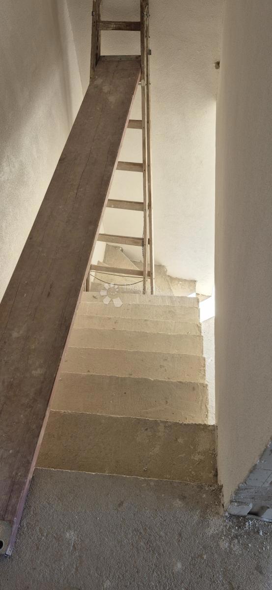 Casa in pietra ristrutturata vicino a Momiano