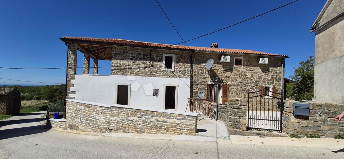 Casa in pietra ristrutturata vicino a Momiano