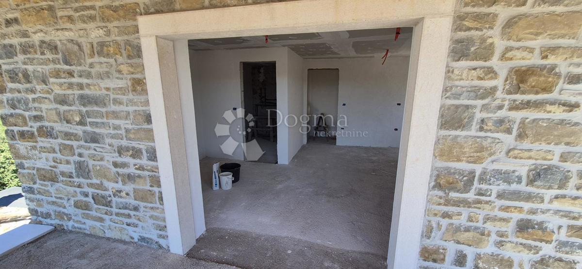 Casa in pietra ristrutturata vicino a Momiano