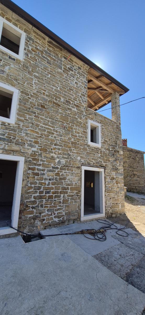 Casa in pietra ristrutturata vicino a Momiano