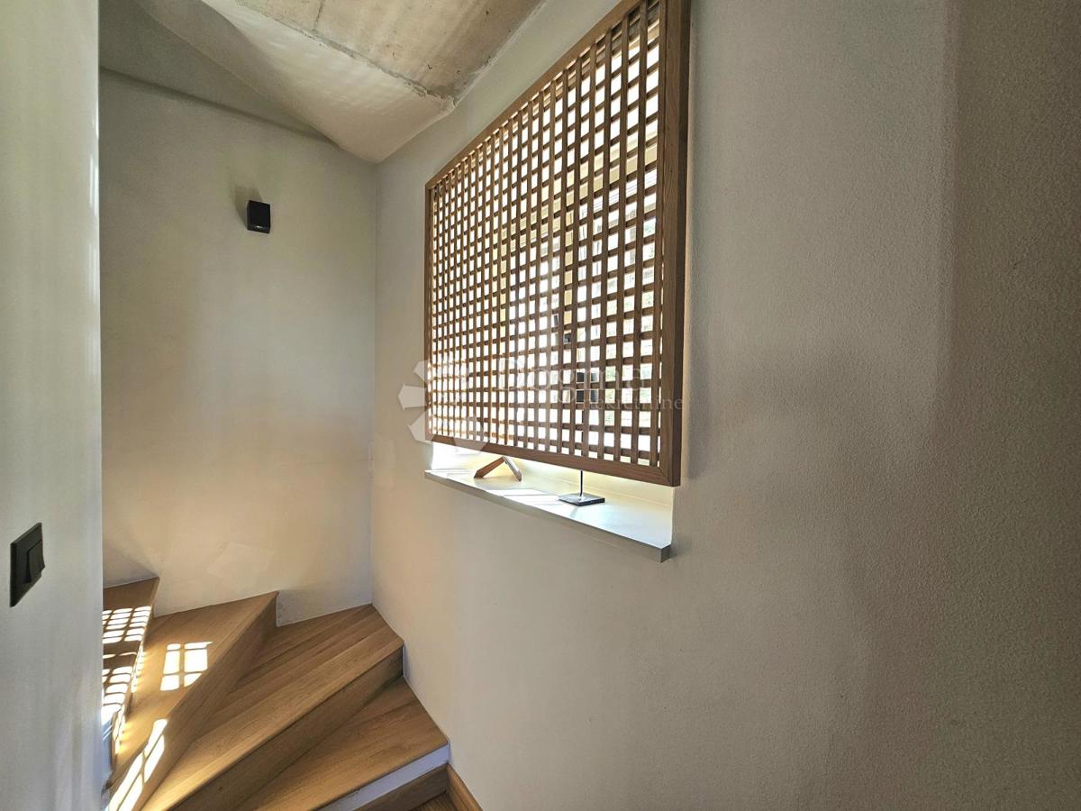 Eleganza, brutalismo e architettura istriana con vista panoramica