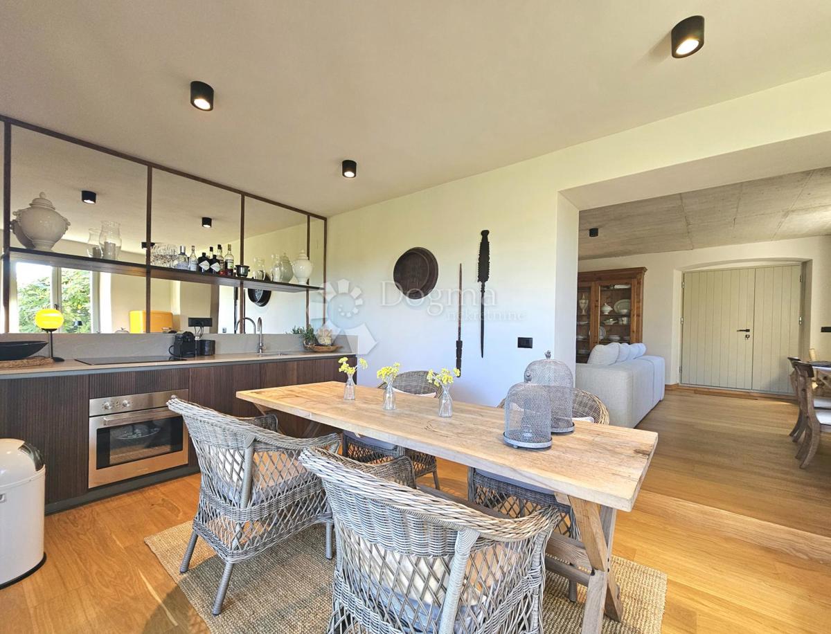 Eleganza, brutalismo e architettura istriana con vista panoramica