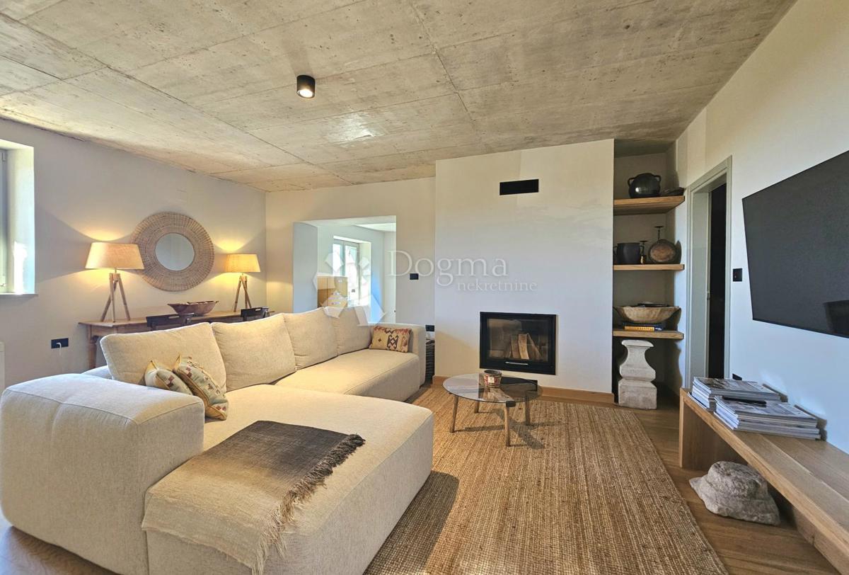 Eleganza, brutalismo e architettura istriana con vista panoramica