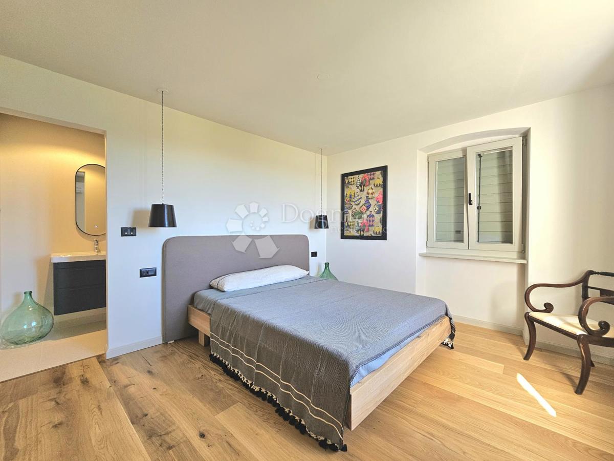 Eleganza, brutalismo e architettura istriana con vista panoramica