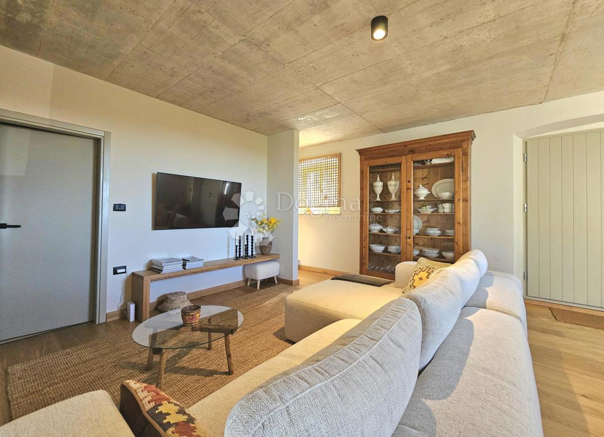 Eleganza, brutalismo e architettura istriana con vista panoramica