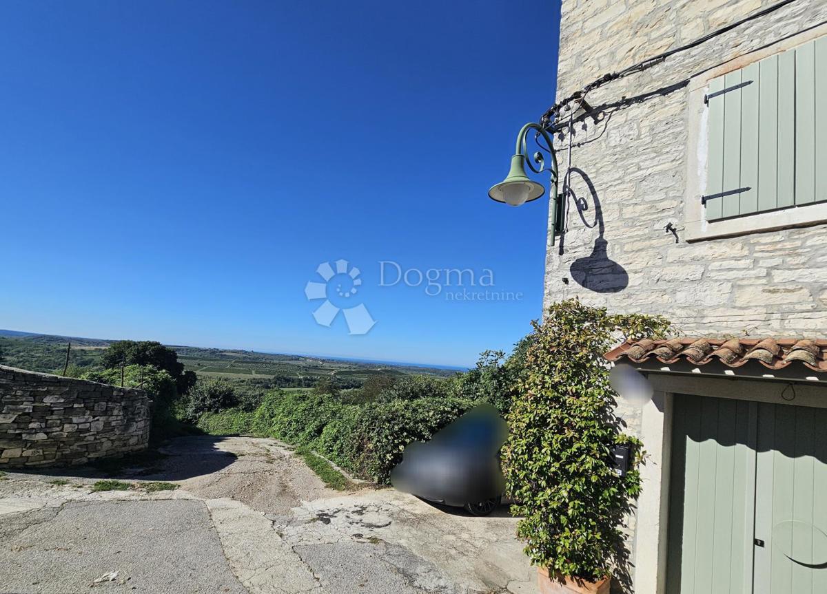 Eleganza, brutalismo e architettura istriana con vista panoramica