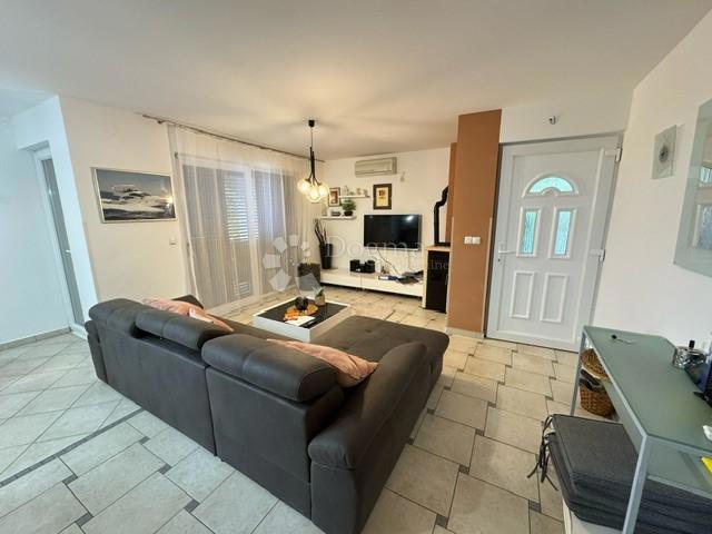 Appartamento Pinezići, Krk, 72,57m2