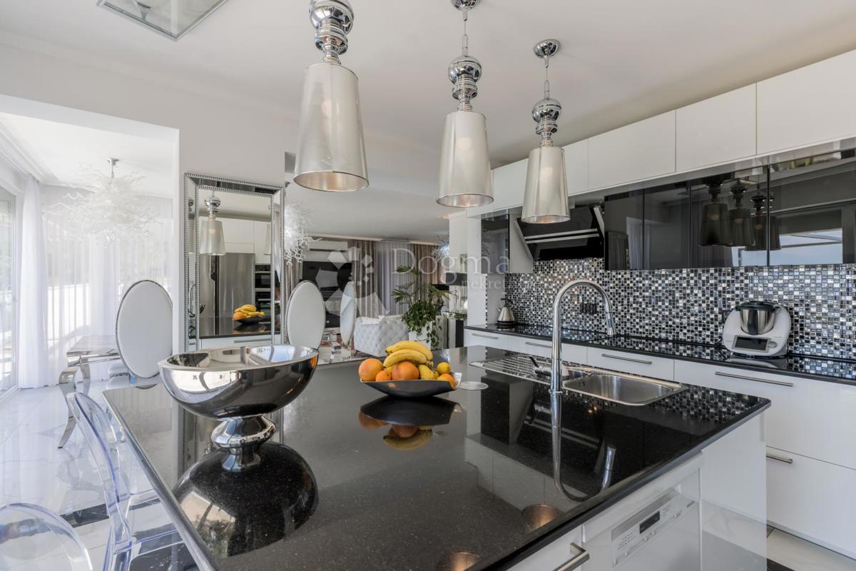 Casa Podstrana, 400m2