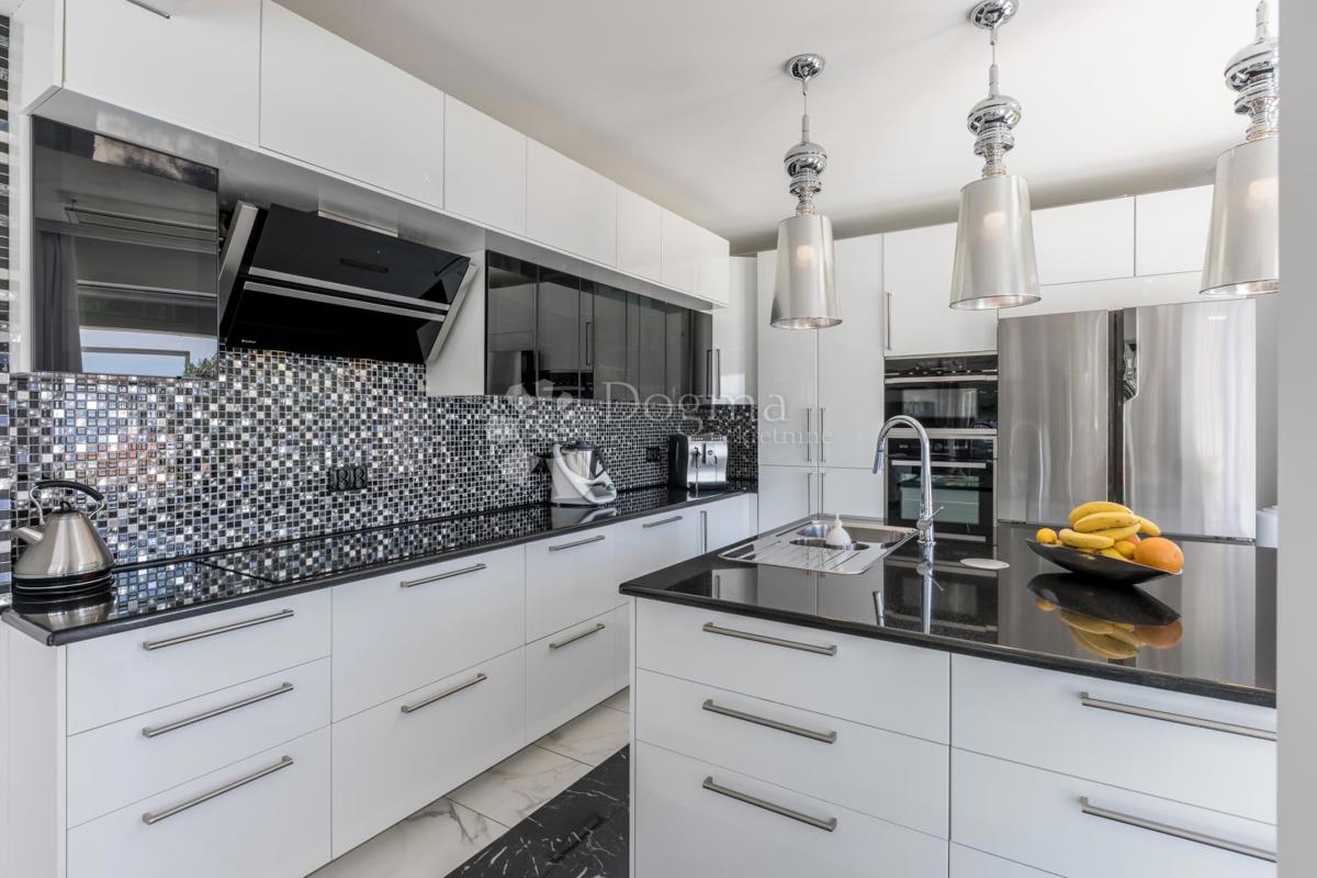 Casa Podstrana, 400m2