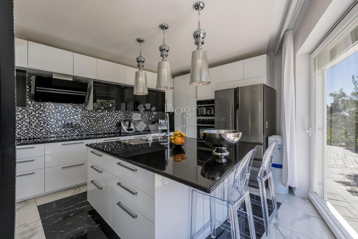 Casa Podstrana, 400m2