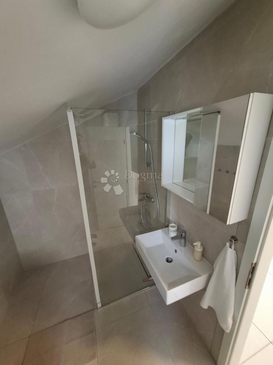 Allogio Varoš, Šibenik, 64m2