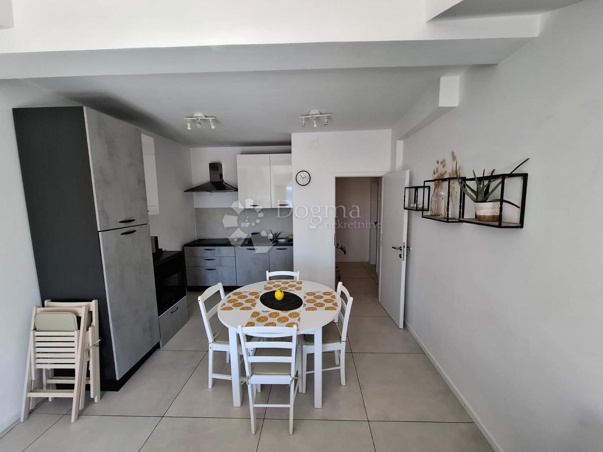 Allogio Varoš, Šibenik, 64m2