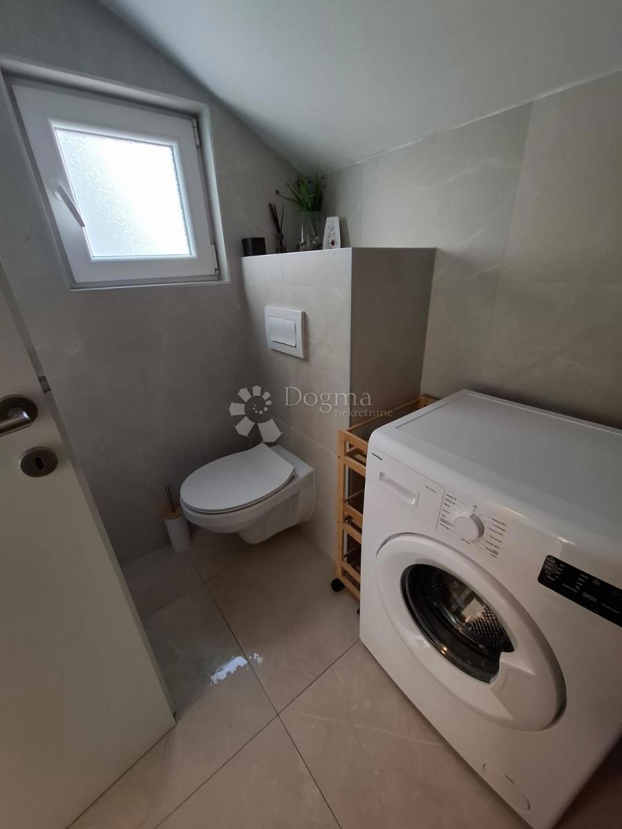 Allogio Varoš, Šibenik, 64m2