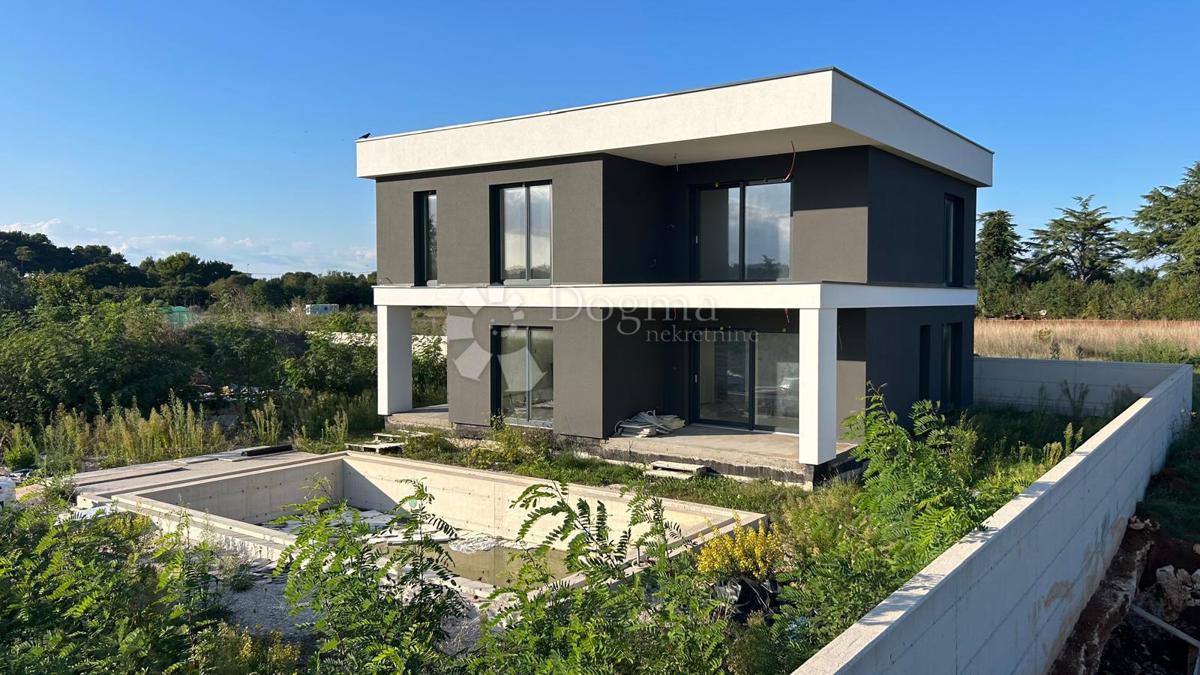 VILLA MODERNA CON PISCINA A SFIORO - Pola/Štinjan