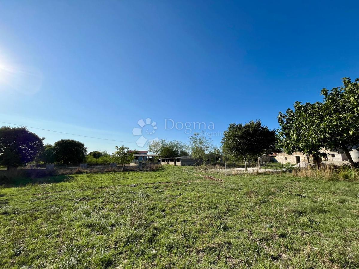 Terreno agricolo Poljica Brig, Nin, 1.200m2