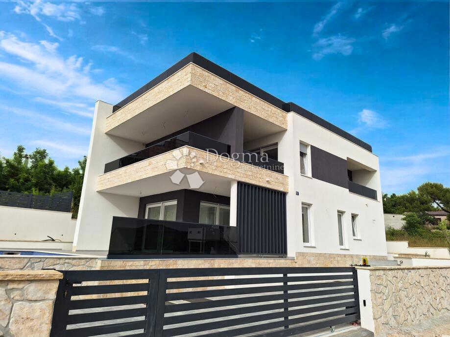 Residenza Moderna sul Mare con Vista Mozzafiato