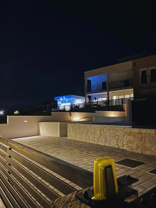 Residenza Moderna sul Mare con Vista Mozzafiato