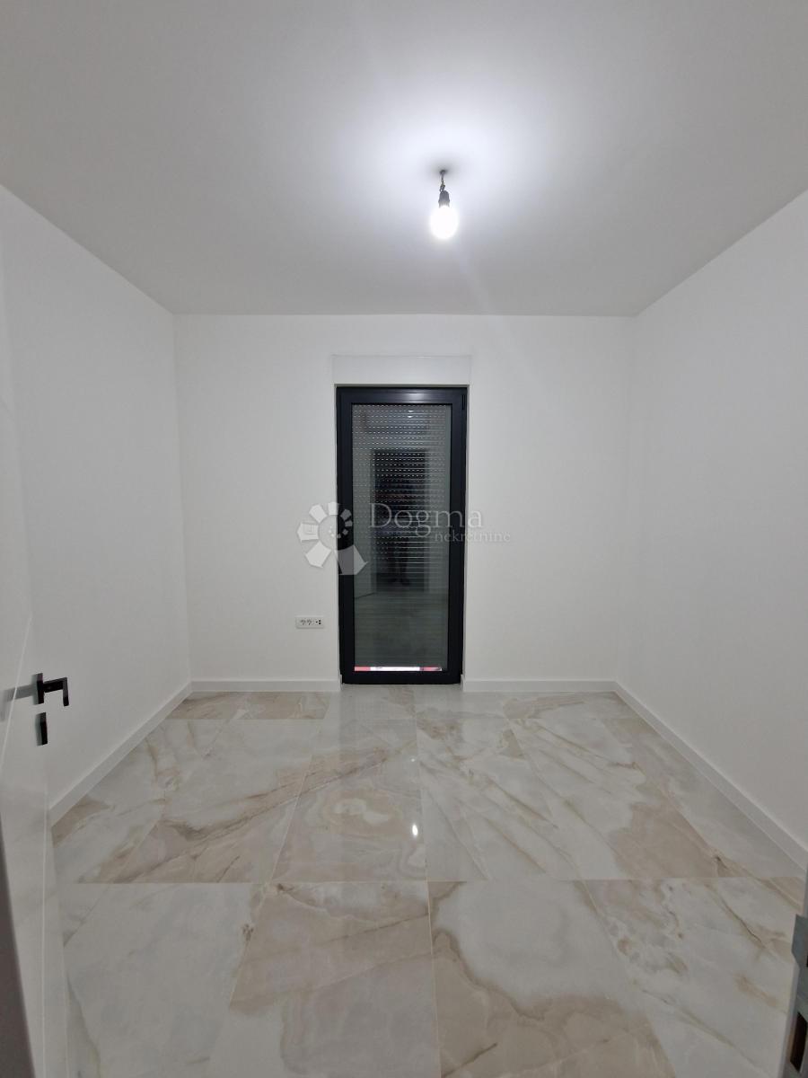 Čiovo - Attico con terrazza sul tetto e vista mare!