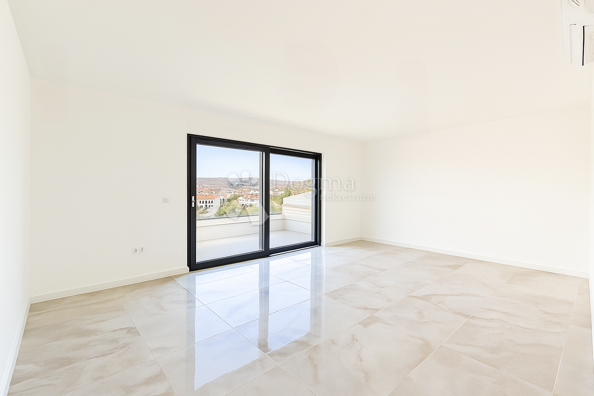 Čiovo - Attico con terrazza sul tetto e vista mare!