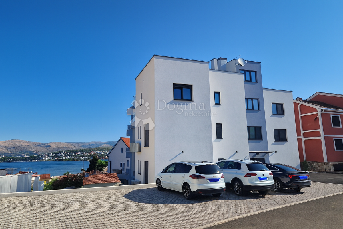 Čiovo - Attico con terrazza sul tetto e vista mare!