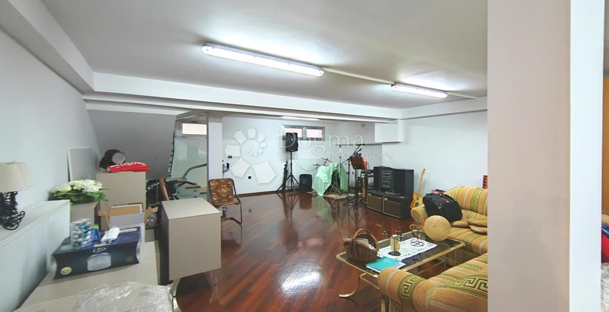 Locale commerciale Lug Samoborski, Samobor - Okolica, 184m2