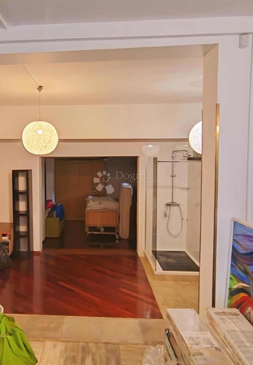 Locale commerciale Lug Samoborski, Samobor - Okolica, 184m2