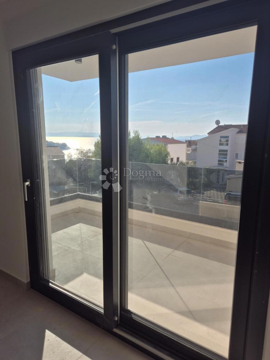 NUOVA COSTRUZIONE – APPARTAMENTO MODERNO CON BALCONI E VISTA MARE, A MENO DI 150 m DALLA SPIAGGIA – OKRUG GORNJI