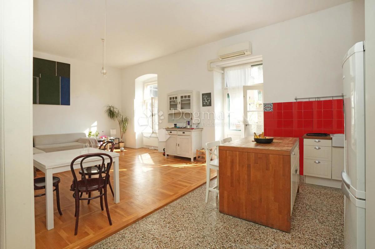 Bellissimo appartamento vicino al mercato con terrazza