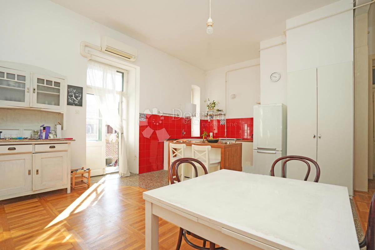 Bellissimo appartamento vicino al mercato con terrazza