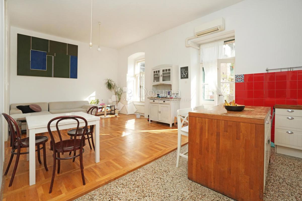 Bellissimo appartamento vicino al mercato con terrazza