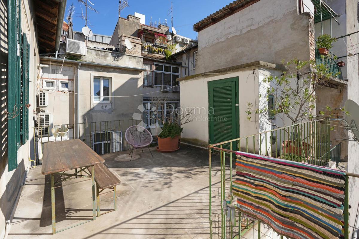 Bellissimo appartamento vicino al mercato con terrazza