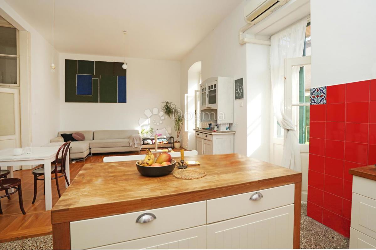 Bellissimo appartamento vicino al mercato con terrazza