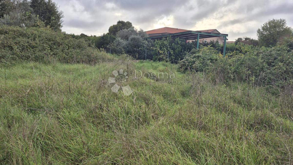 Superficie edificabile 574 m2 + area agricola 10325 m2 a Valtura