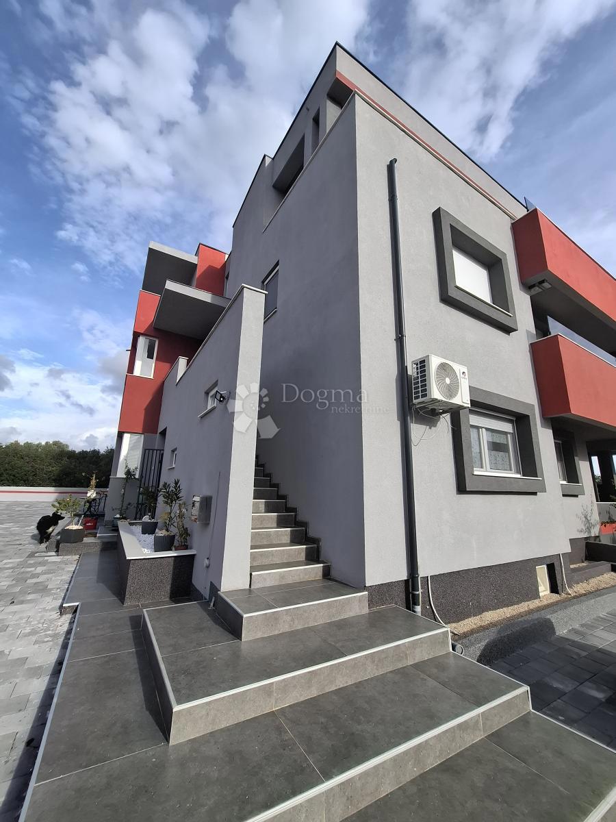 Appartamento Turanj, Sveti Filip I Jakov, 130m2