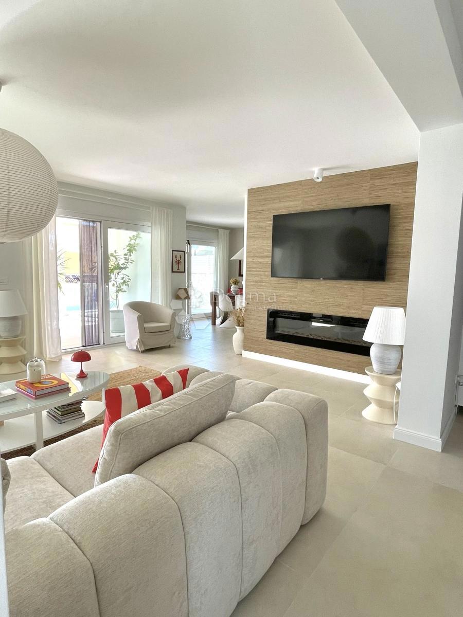 Casa Ražanj, Rogoznica, 246,67m2