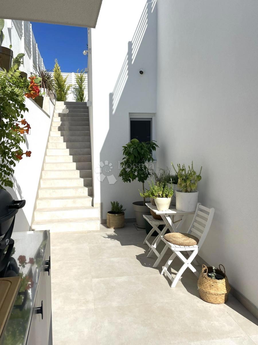 Casa Ražanj, Rogoznica, 246,67m2