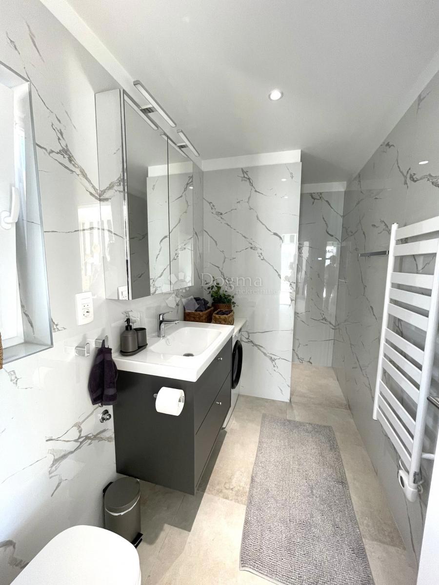 Casa Ražanj, Rogoznica, 246,67m2