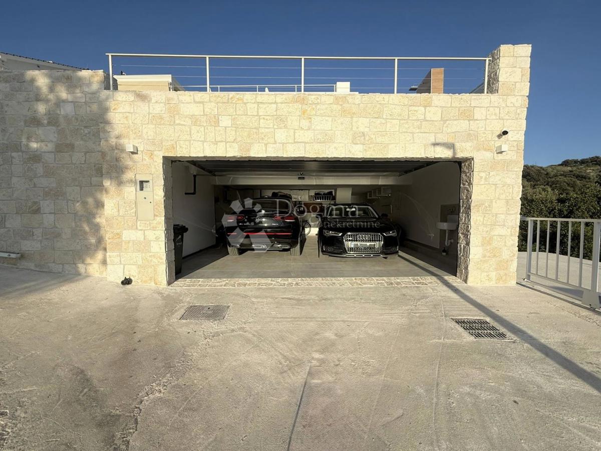 Casa Ražanj, Rogoznica, 246,67m2